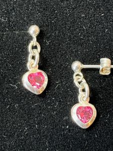 Örhänge hjärta med rosa sten